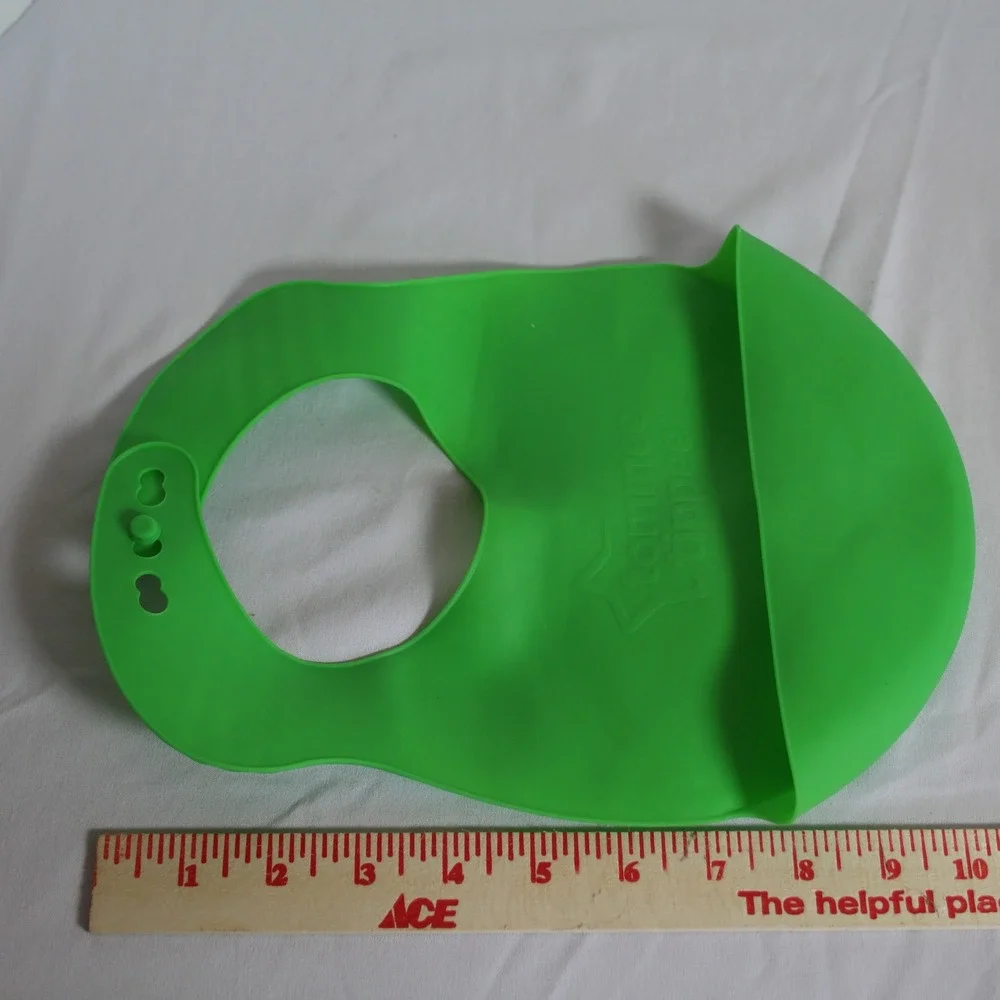 Tommee Tippee Green Catch All Bib - Soft Flexible Silicone Food Catcher for Baby